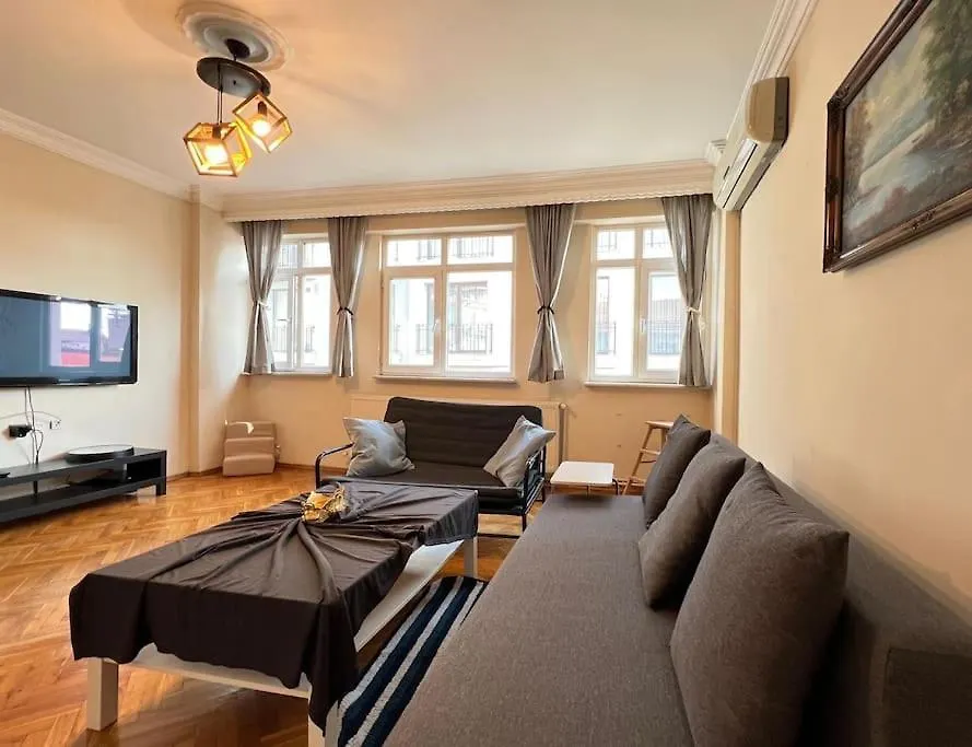 Apartment Spacious 2Br Near Taksim Istanbul